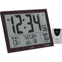 Horloge à réglage automatique à calendrier complet avec de très grands caractères, Numérique, À piles, Brun OR498 | Johnston Equipment